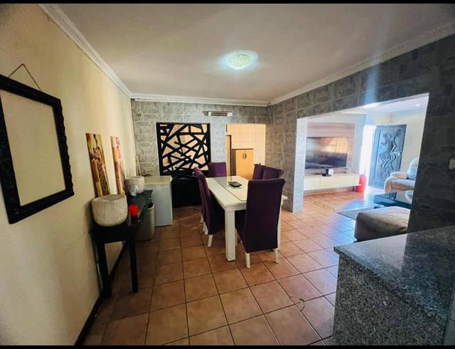 4 BEDROOM HOUSE FOR SALE IN KEMPTON PARK WEST